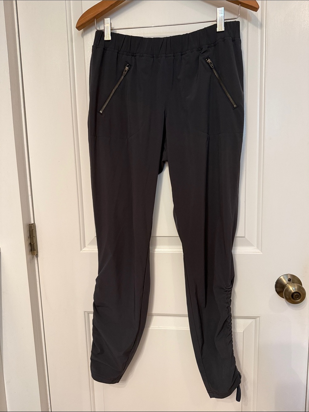 ATHLETA PANTS JOGGERS DARK GRAY POCKETS CINCH TIE ANKLES ATHLEISURE SIZE 4